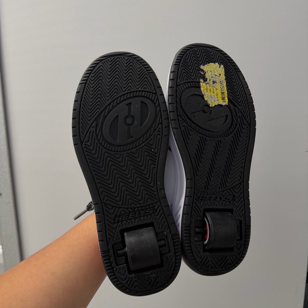 Hello kitty heelys - Picture 4 of 7